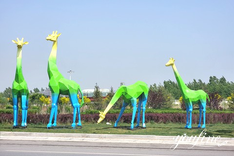 Giraffe Sculpture Details: