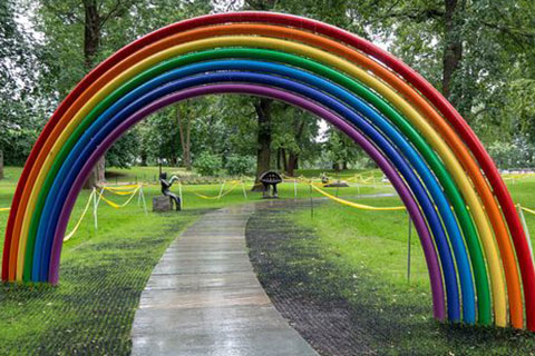 metal-rainbow-sculpture