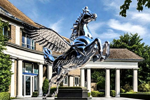 fly horse statue